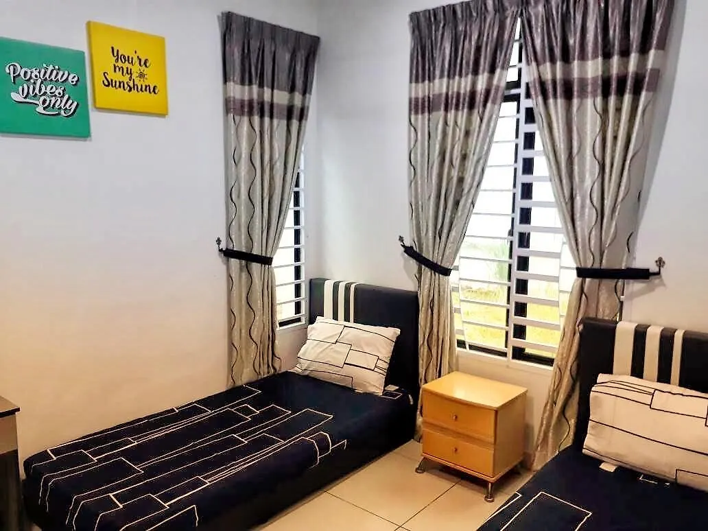 Homestay Teratak Dahlia Τζόχορ Μπάχρου